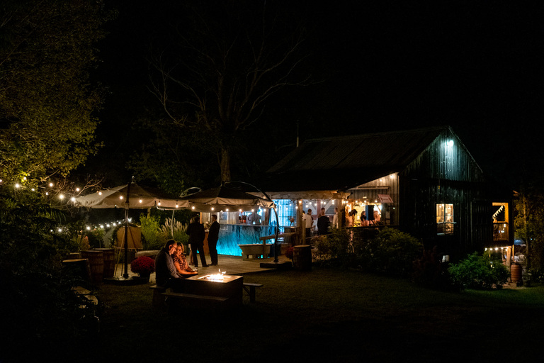 Rockport-Barn-Wedding-ygk-beautiful-rustic-venue-kingston-candid-photographer-rob-whelan-photo-1