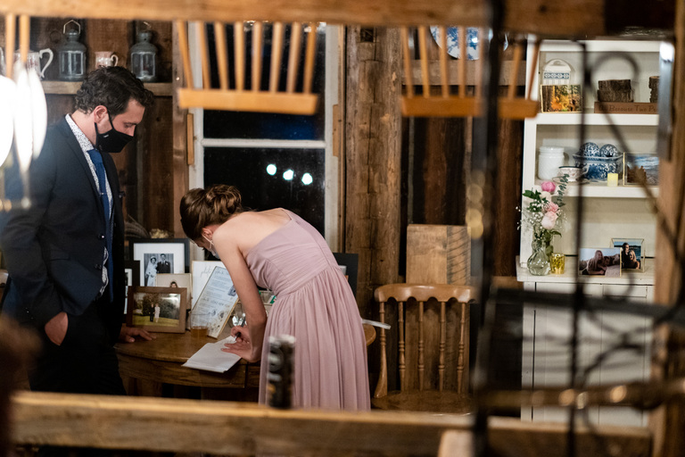 Rockport-Barn-Wedding-ygk-beautiful-rustic-venue-kingston-candid-photographer-rob-whelan-photo-1