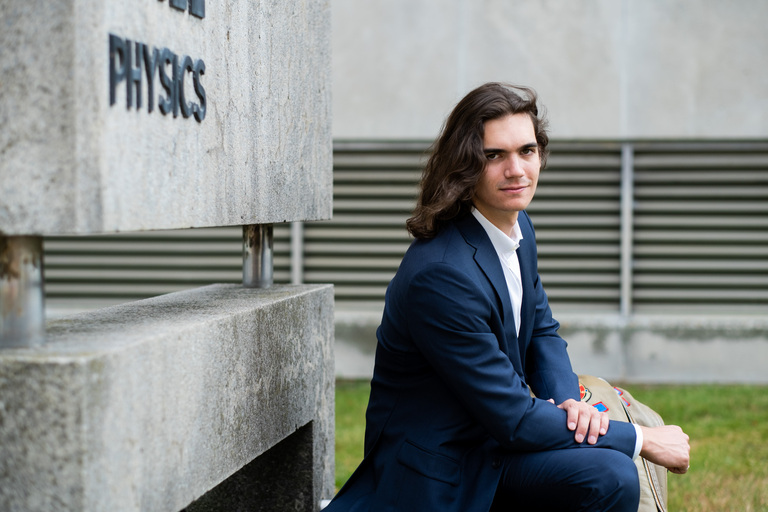 Queens-University-Grad-Photos-ygk-lifestyle-candid-rob-whelan-photo-2