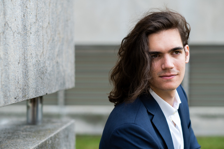 Queens-University-Grad-Photos-ygk-lifestyle-candid-rob-whelan-photo-2