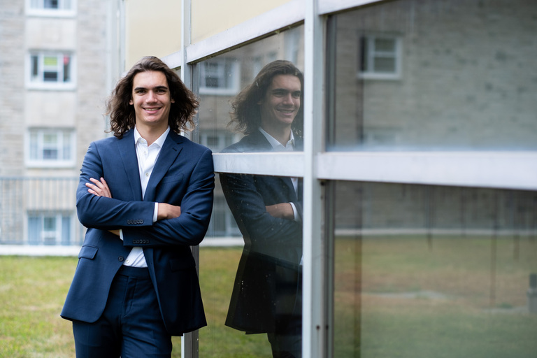 Queens-University-Grad-Photos-ygk-lifestyle-candid-rob-whelan-photo-2