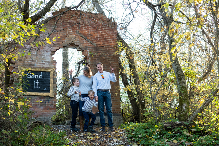 outdoor-family-photos-active-candid-fun-goldenhour-kingston-ygk-mtbk-rob-whelan-photo