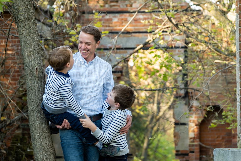 outdoor-family-photos-active-candid-fun-goldenhour-kingston-ygk-mtbk-rob-whelan-photo
