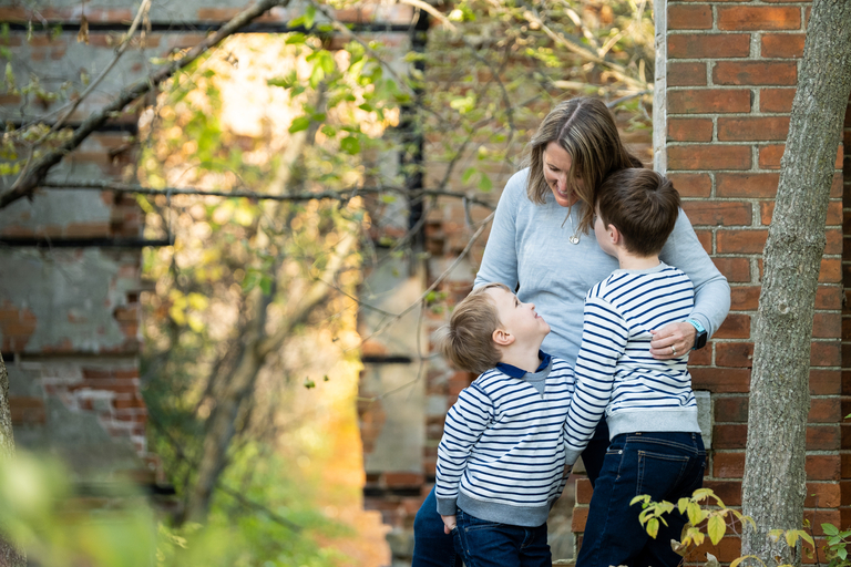 outdoor-family-photos-active-candid-fun-goldenhour-kingston-ygk-mtbk-rob-whelan-photo