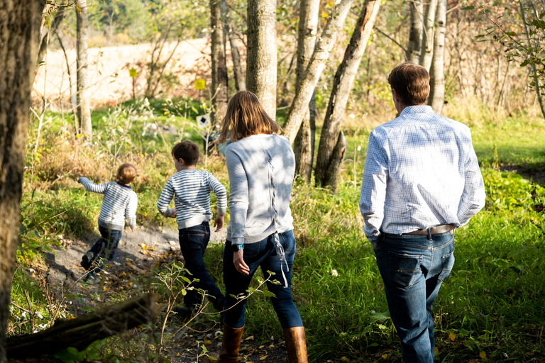 outdoor-family-photos-active-candid-fun-goldenhour-kingston-ygk-mtbk-rob-whelan-photo