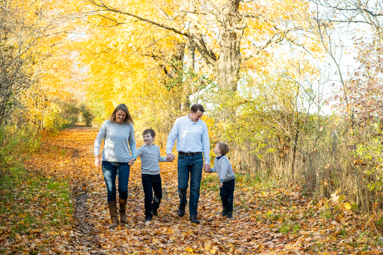 outdoor-family-photos-active-candid-fun-goldenhour-kingston-ygk-mtbk-rob-whelan-photo