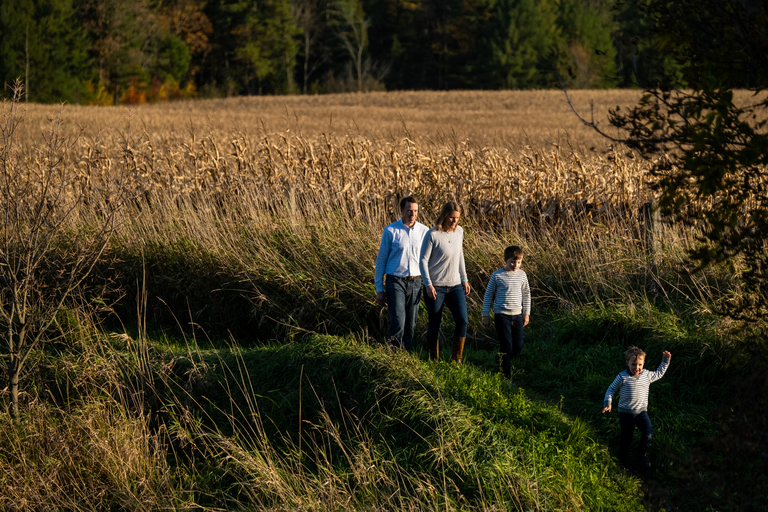 outdoor-family-photos-active-candid-fun-goldenhour-kingston-ygk-mtbk-rob-whelan-photo