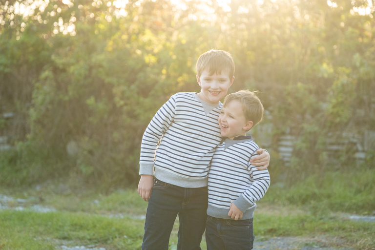outdoor-family-photos-active-candid-fun-goldenhour-kingston-ygk-mtbk-rob-whelan-photo