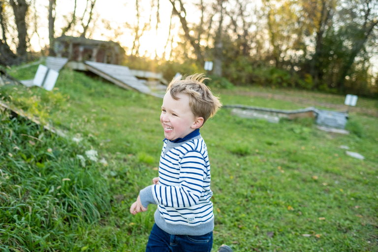 outdoor-family-photos-active-candid-fun-goldenhour-kingston-ygk-mtbk-rob-whelan-photo