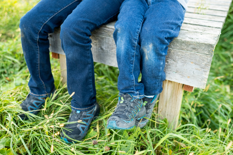 outdoor-family-photos-active-candid-fun-goldenhour-kingston-ygk-mtbk-rob-whelan-photo