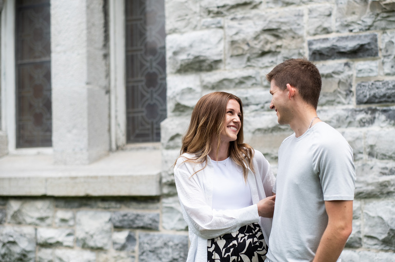 Queen's-University-Campus-Engagement-photos-rob-whelan-photo-ygk-candid-kingston-photographer-1