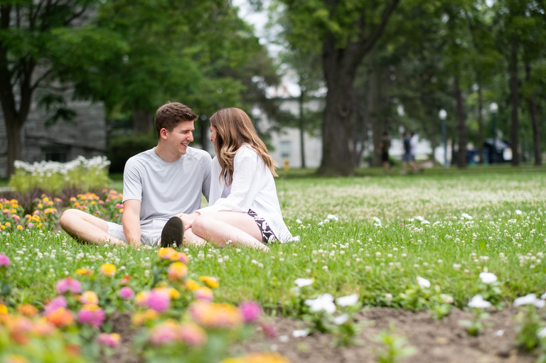 Queen's-University-Campus-Engagement-photos-rob-whelan-photo-ygk-candid-kingston-photographer-1