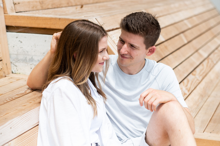 Queen's-University-Campus-Engagement-photos-rob-whelan-photo-ygk-candid-kingston-photographer-1