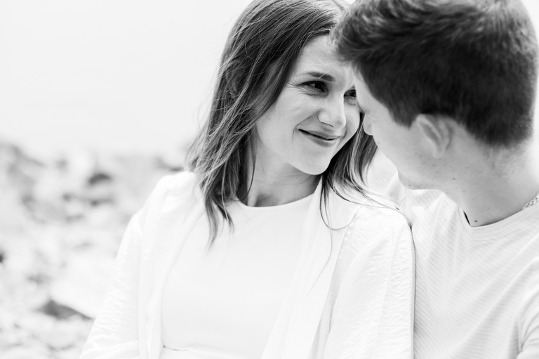 Queen's-University-Campus-Engagement-photos-rob-whelan-photo-ygk-candid-kingston-photographer-1