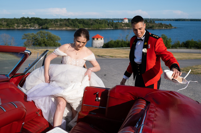 city-hall-wedding-ygk-portrait-session-fort-henry-rob-whelan-photo-kingston-candid-portraits-1