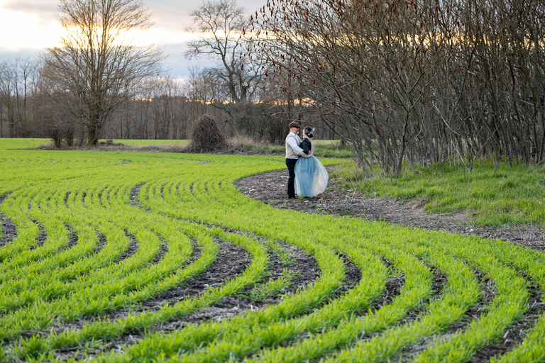 Farm-Wedding-YGK-vintage-homemade-photojournalism-candid-kingston-photographer-RobWhelanPhoto-1